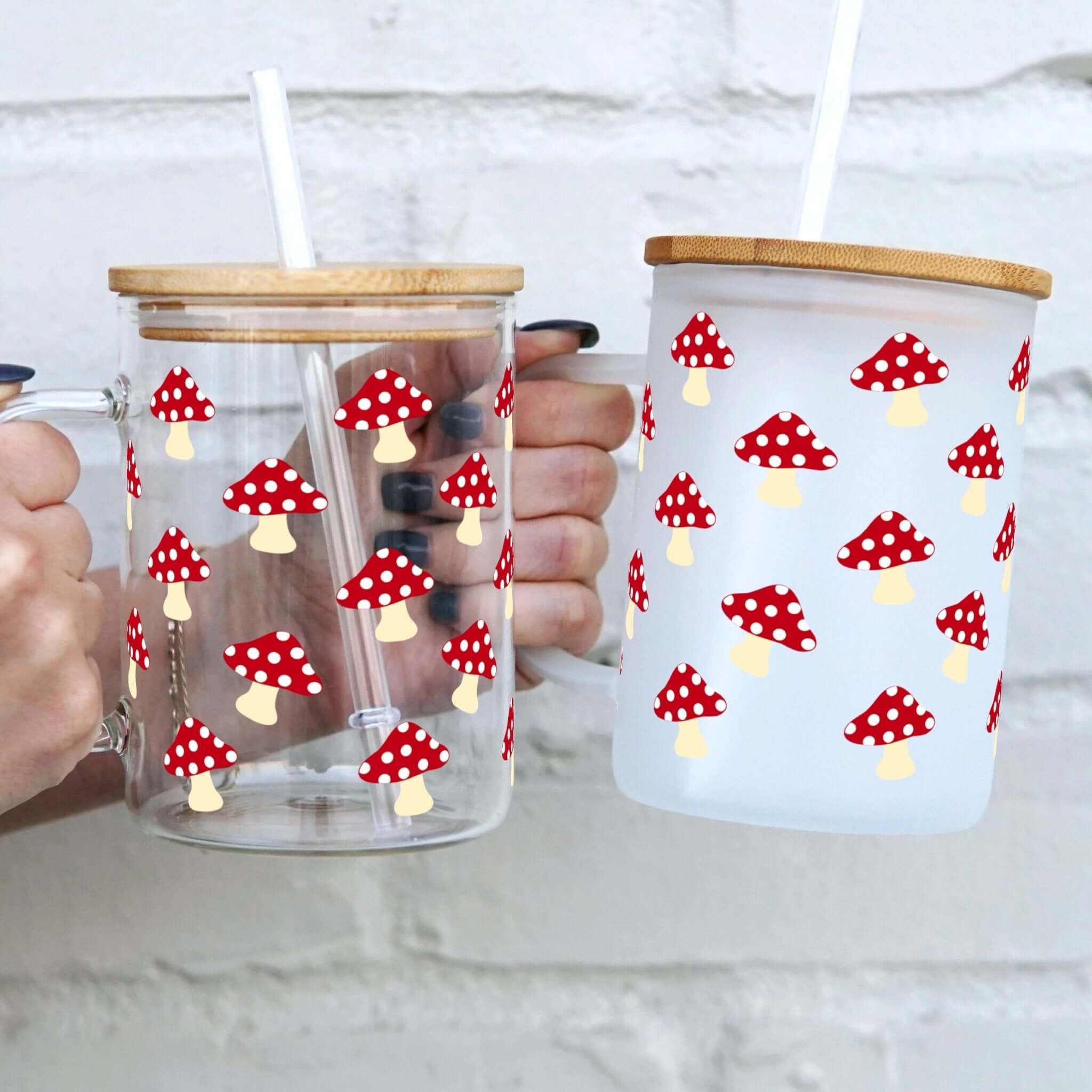 Mushroom 17oz Glass Mug With Lid and Straw