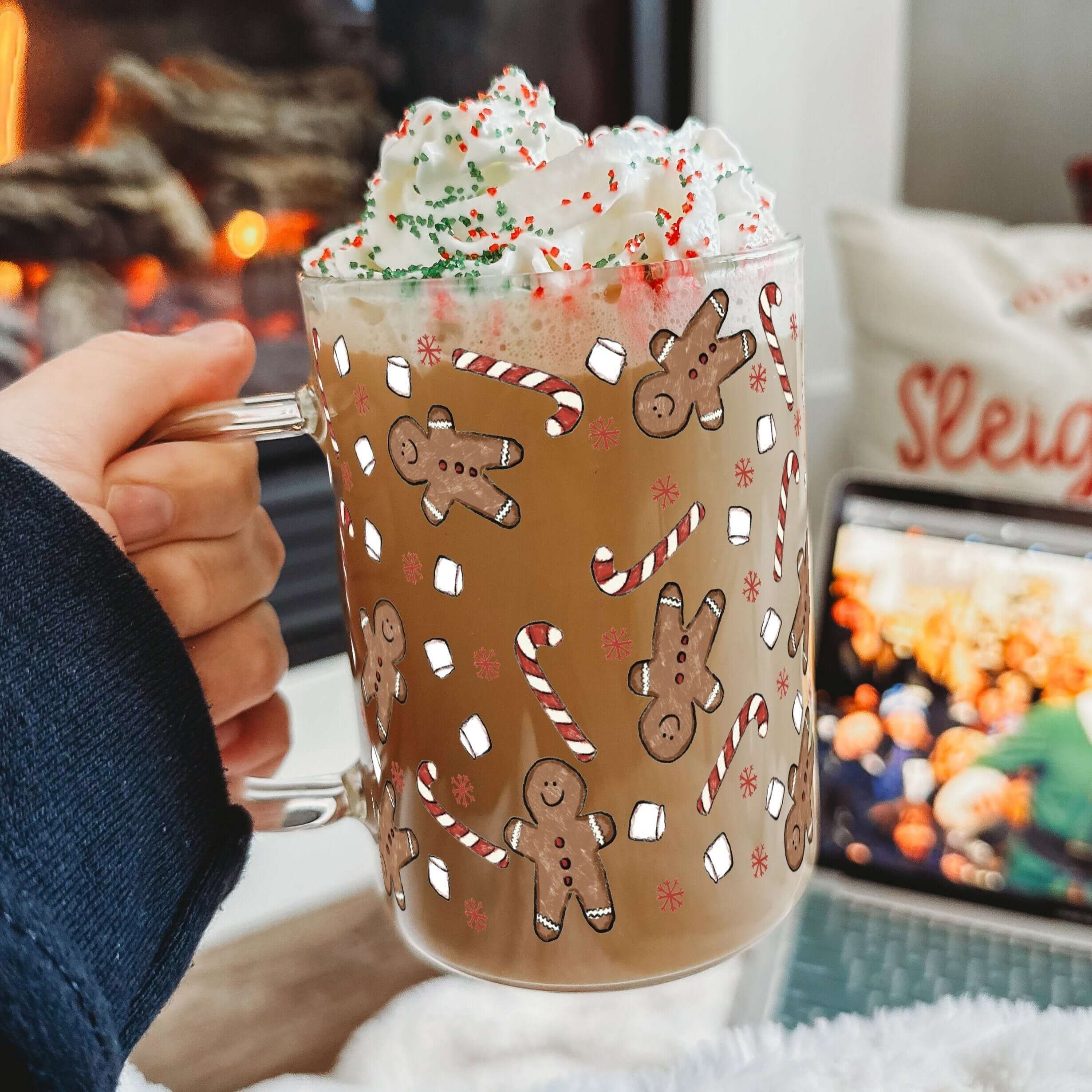 Peppermint Gingerbread 17oz Glass Mug With Lid and Straw